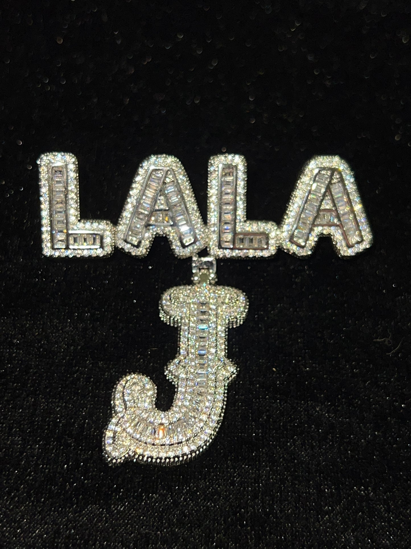 Zye Pendant