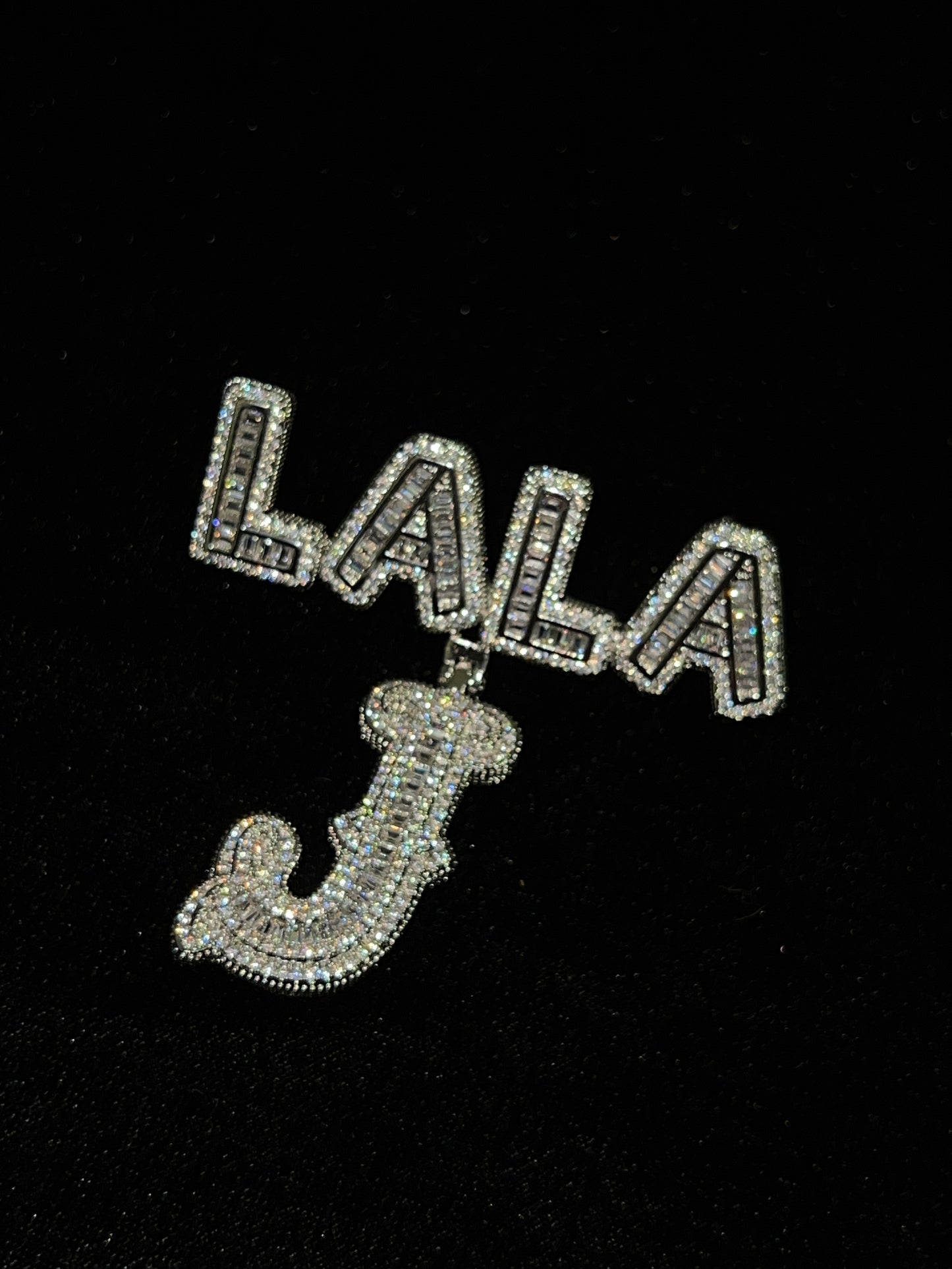 Zye Pendant